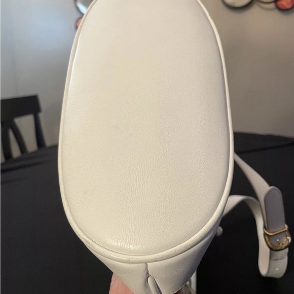 Gucci Vintage Flora White Leather Drawstring Bag-Authenticated - Picture 6 of 15